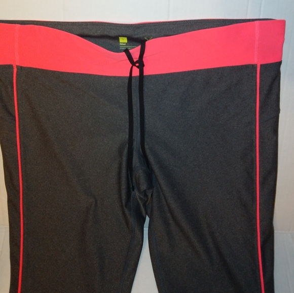 NWOT~XERSION~Women's Moisture Wicking Athletic Capri Pants~Large - Picture 9 of 14